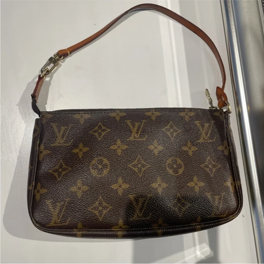 Louis Vuitton Monogram pochette - Picture 3 of 12